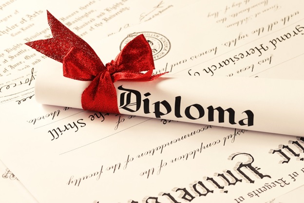 5 Tips for Choosing Your Diploma Case